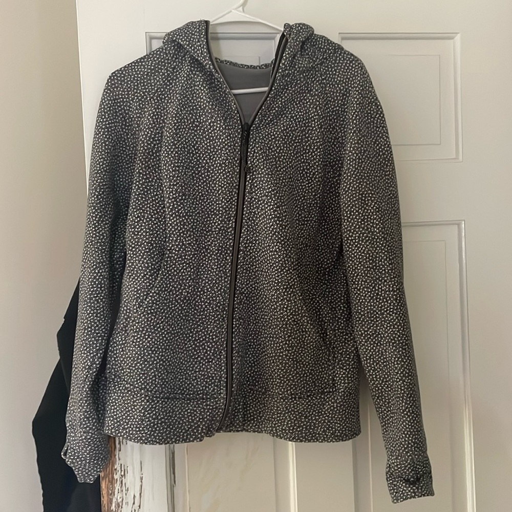 Women’s Lululemon zip up hoodie medium